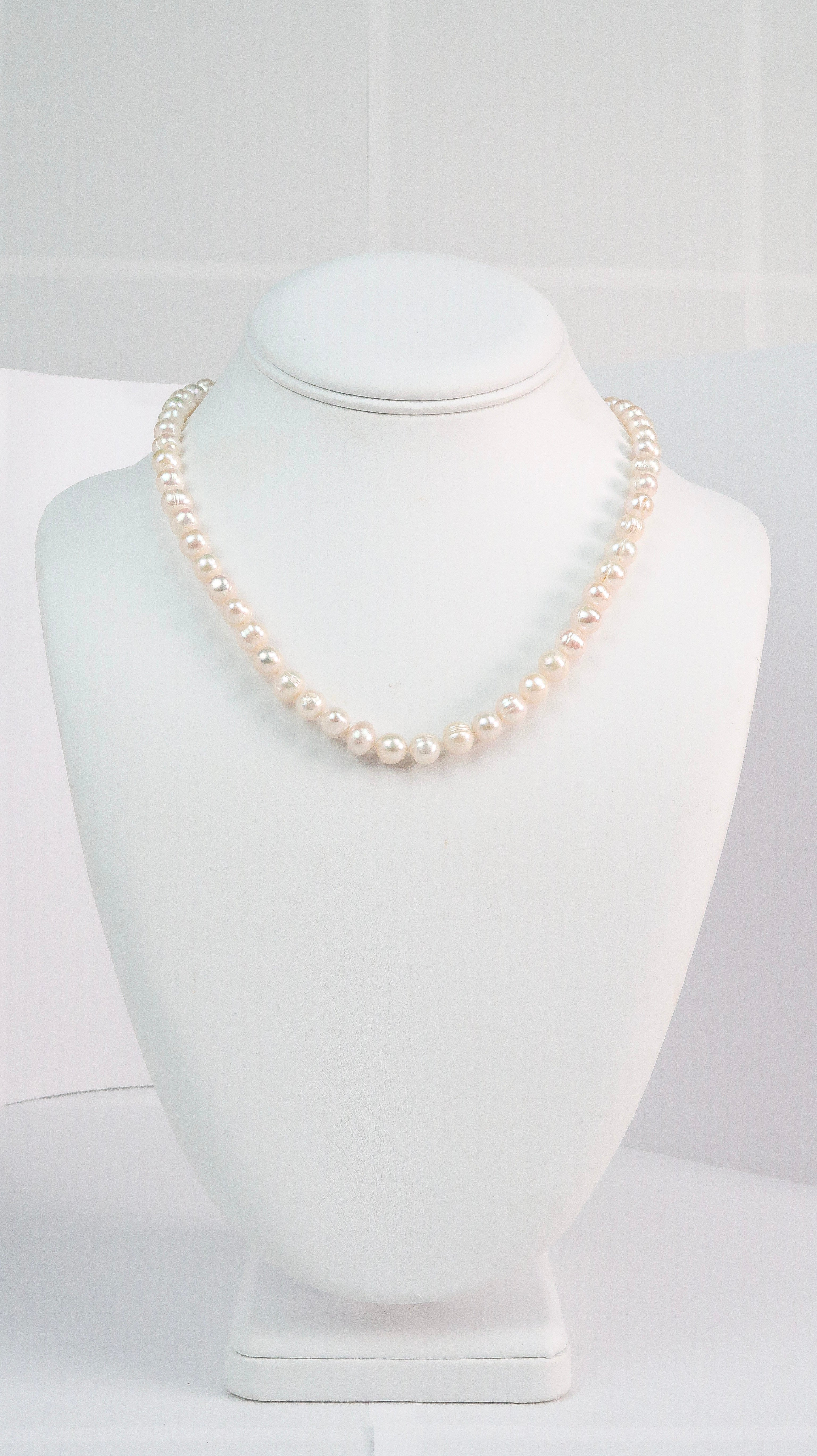 Classic Pearl Necklace