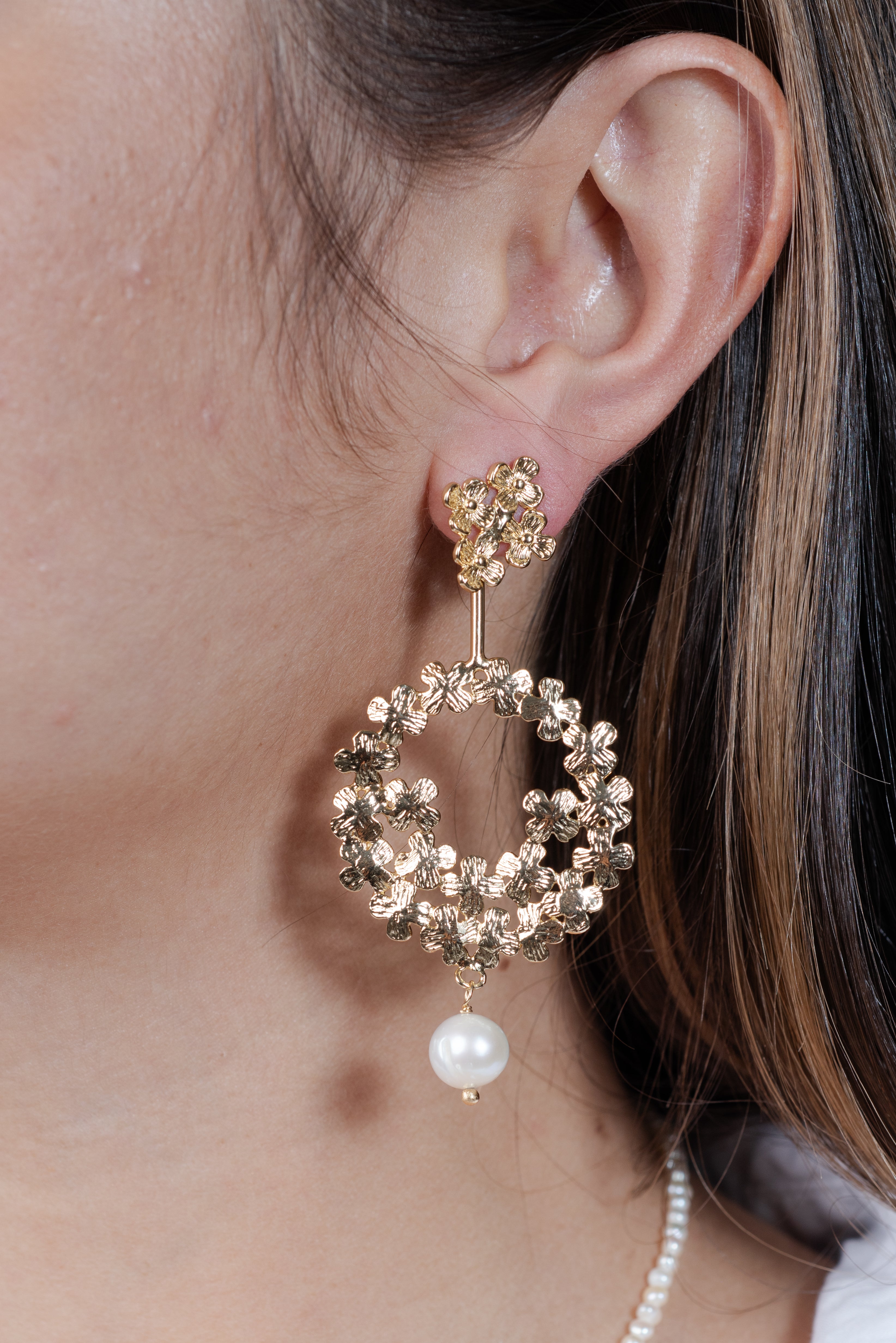 Single Hanging pearl Brazilian design Earring