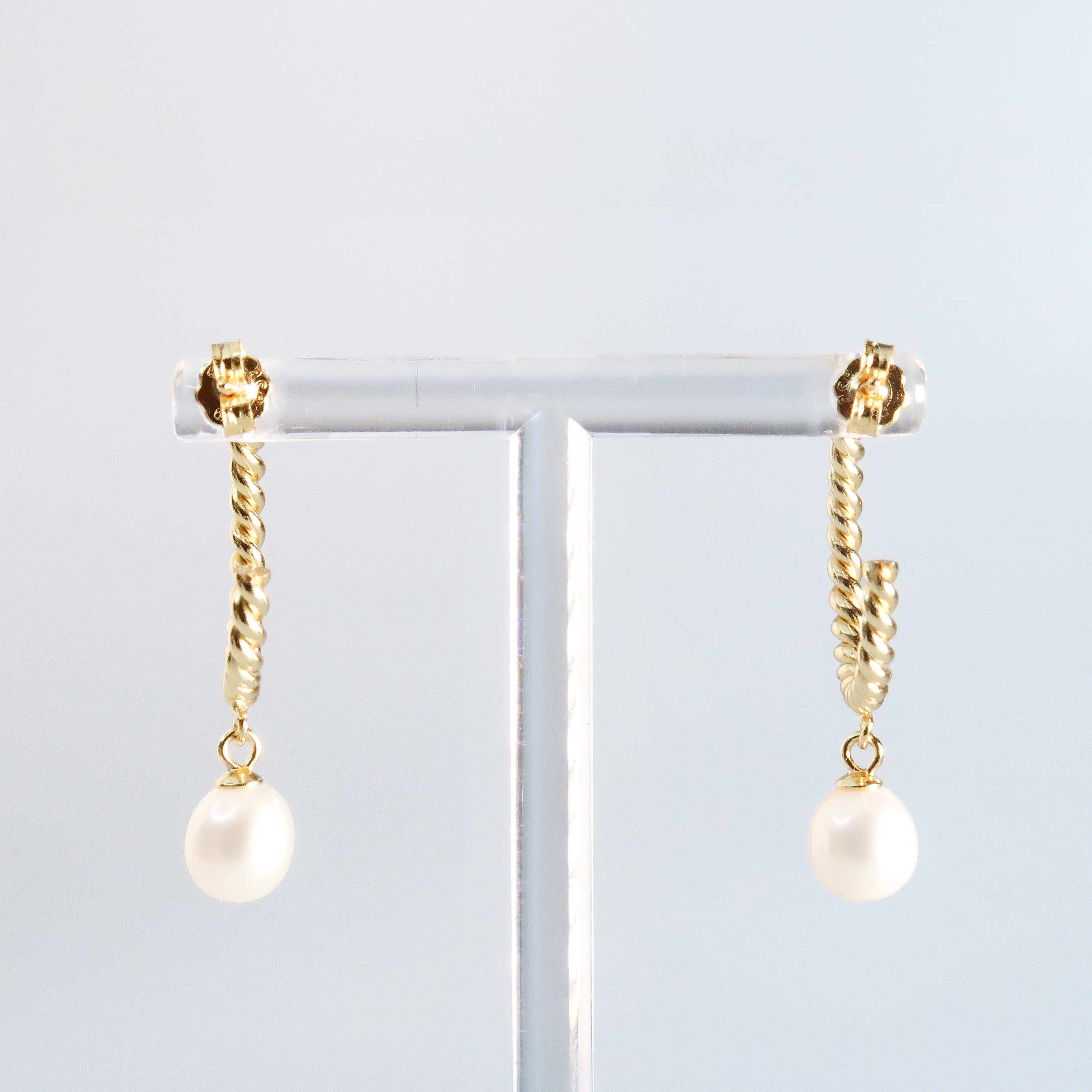 Twisted hook Earring with Pearl