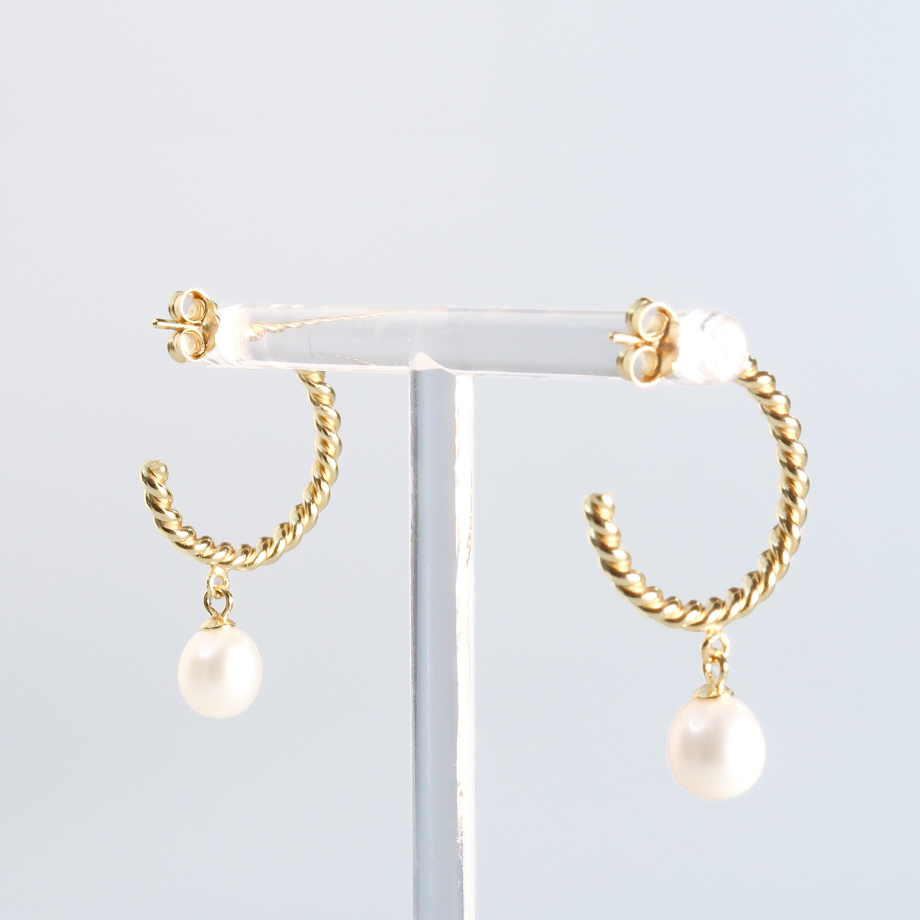 Twisted hook Earring with Pearl