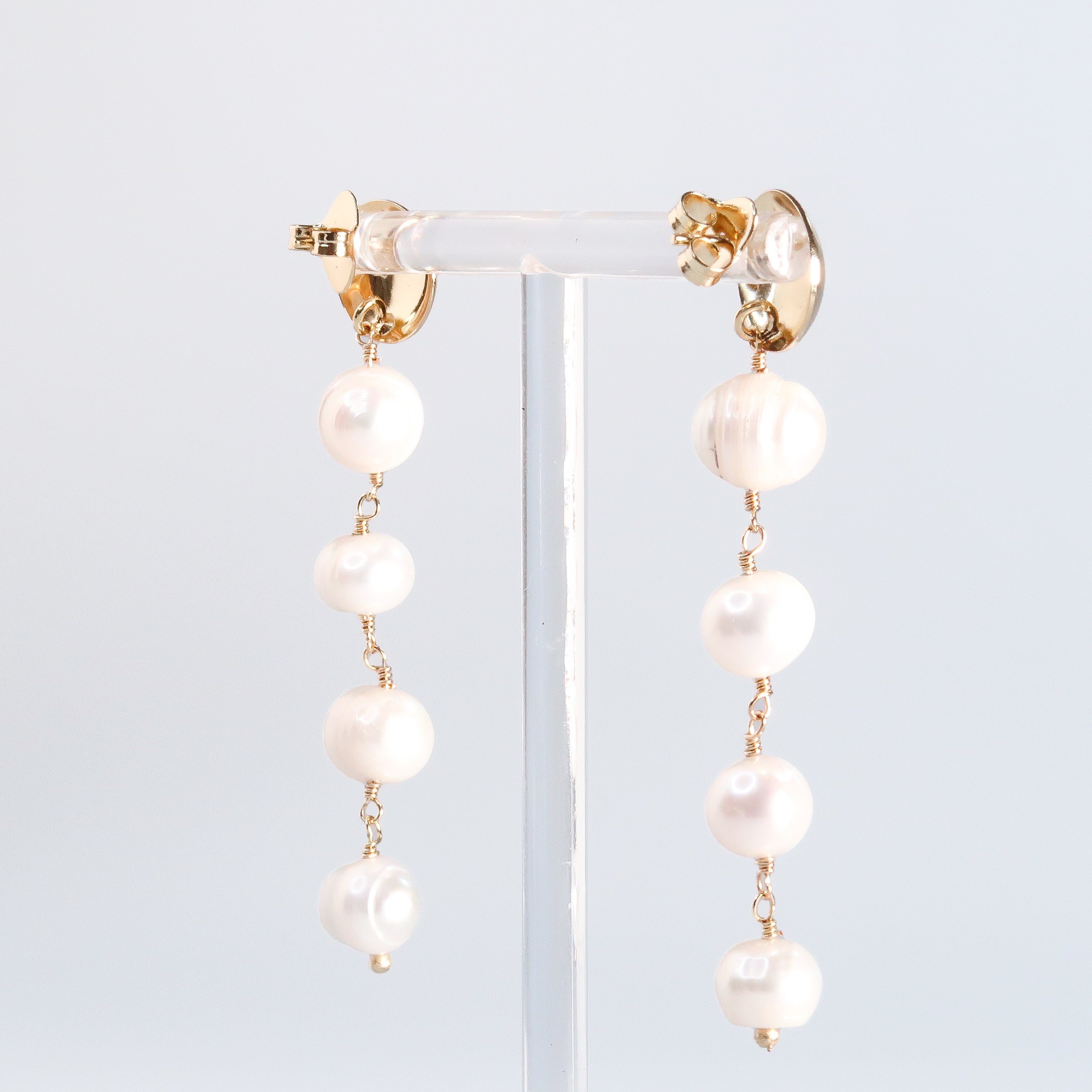 4 Pearl on hanging chain
