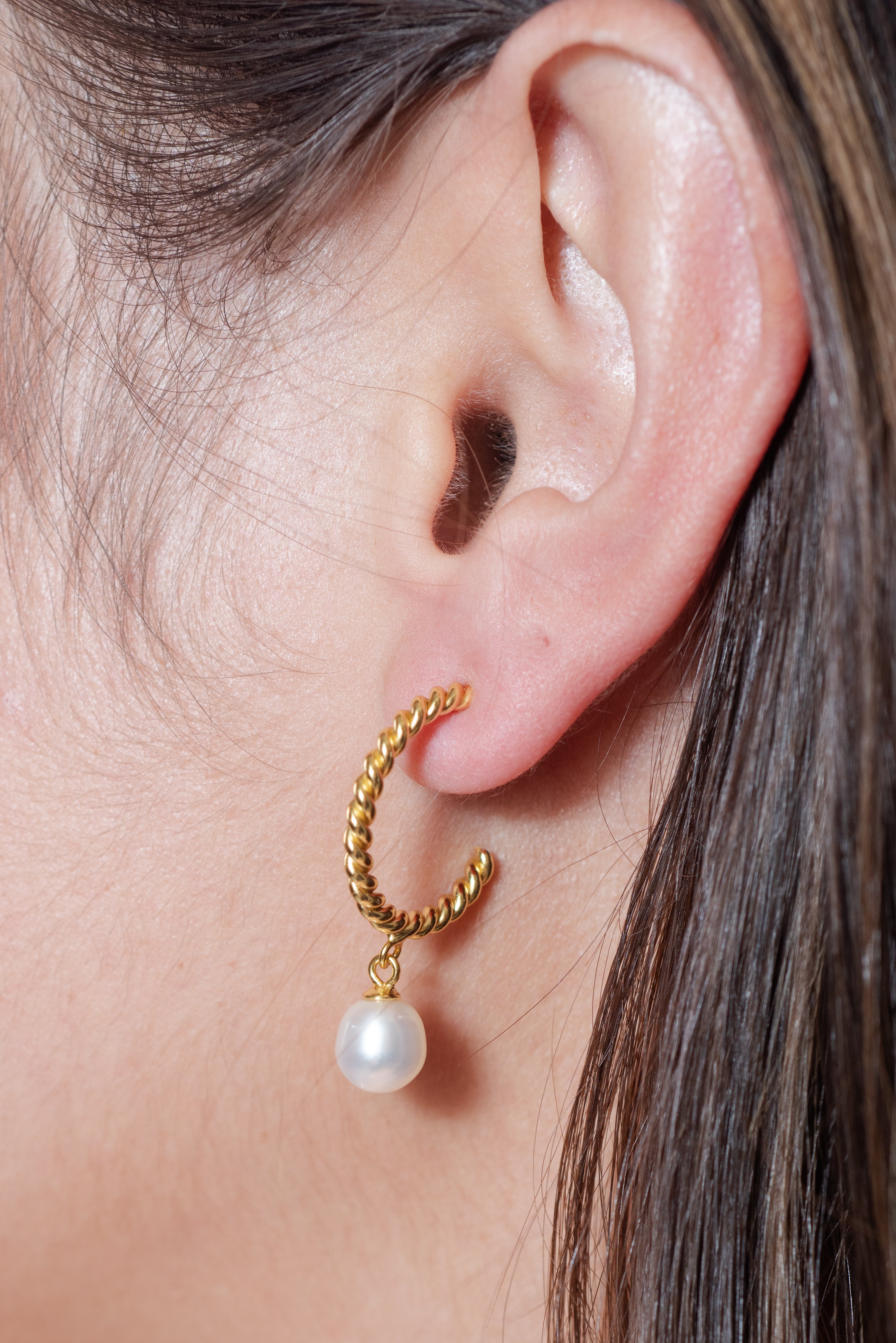 Twisted hook Earring with Pearl