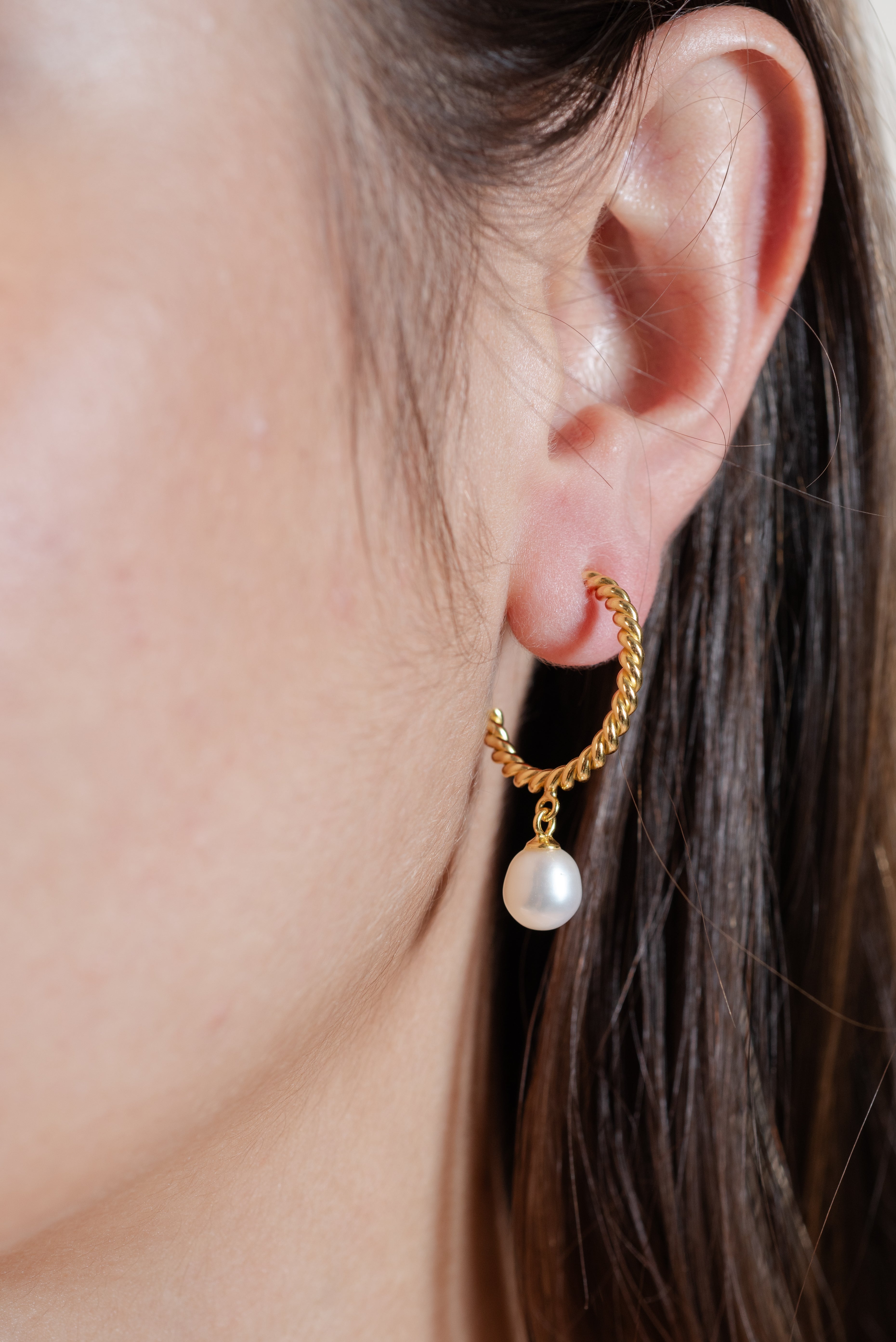 Twisted hook Earring with Pearl